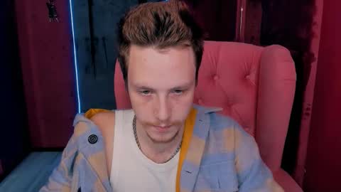 Snapshot of leo_mooree chatting on 11.06.25 Leo online show from 11.06.25