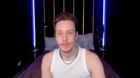 Snapshot of leo_mooree chatting on 11.07.25 Leo online show from 11.07.25