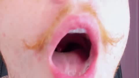 Snapshot of leo_mooree chatting on 11.10.25 Leo online show from 11.10.25