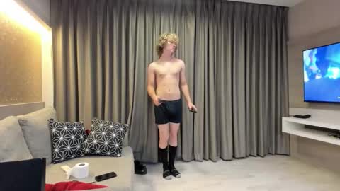 leo_wildd online show from 10.05.25