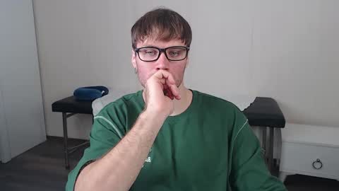 Snapshot of leoackerman chatting on 10.17.25 leoackerman online show from 10.17.25