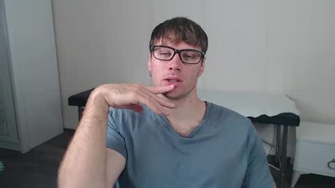 Snapshot of leoackerman chatting on 10.20.25 leoackerman online show from 10.20.25