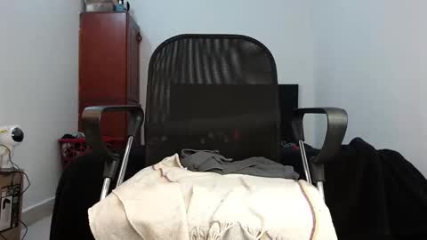 Snapshot of leobardostik chatting on 09.27.25 leo online show from 09.27.25