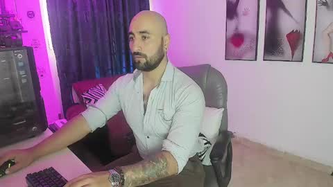 Snapshot of leon_1717 chatting on 01.08.25 Leon online show from 01.08.25