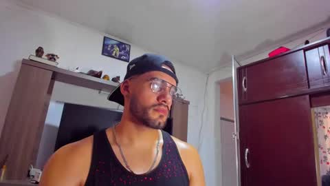 Snapshot of leon__hart chatting on 12.24.24 Leon Hart online show from 12.24.24