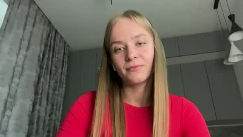 Snapshot of leona_grand chatting on 06.12.26 Emma online show from 06.12.26