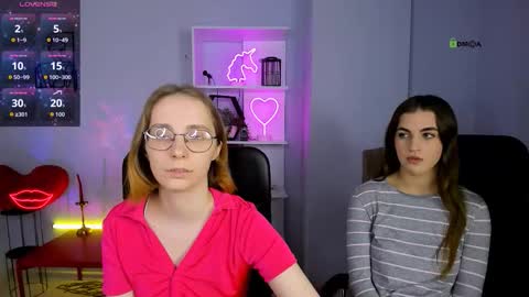 Snapshot of leona_light chatting on 11.16.25 Leona online show from 11.16.25