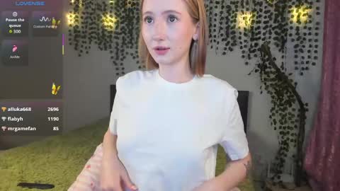 Snapshot of leona_vixen chatting on 04.13.26 Leona online show from 04.13.26