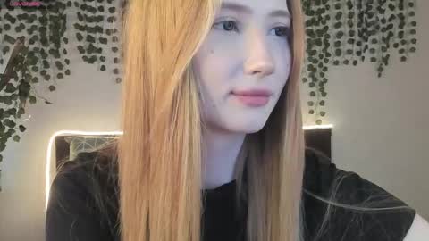 Snapshot of leona_vixen chatting on 05.13.26 Leona online show from 05.13.26