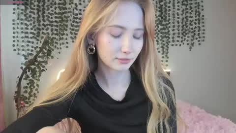 Snapshot of leona_vixen chatting on 05.14.26 Leona online show from 05.14.26