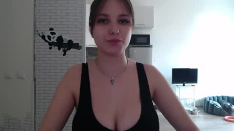 Leonaalove online show from 04.04.26