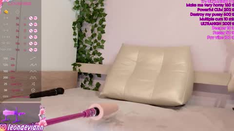 Snapshot of leonaeviann chatting on 09.25.25 Leona Follow my Fansly online show from 09.25.25