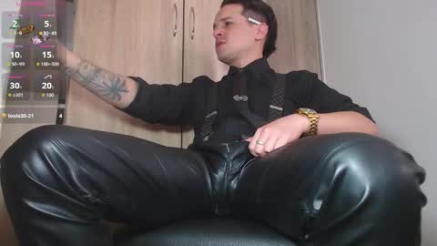 Snapshot of leonal_oconer chatting on 11.20.25 iam leonal online show from 11.20.25