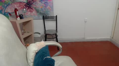 Snapshot of leonela_69 chatting on 09.29.25 leonela   online show from 09.29.25