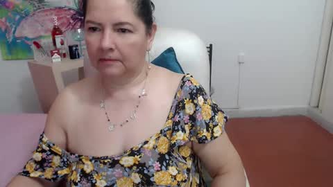 Snapshot of leonela_69 chatting on 10.15.25 leonela   online show from 10.15.25