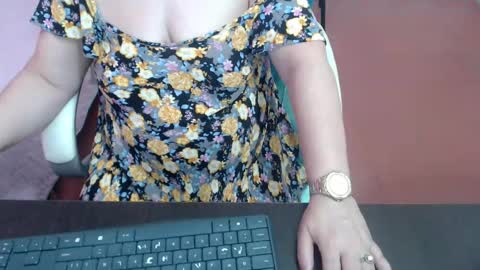 Snapshot of leonela_69 chatting on 10.15.25 leonela   online show from 10.15.25