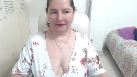 leonela   online show from 05.08.26
