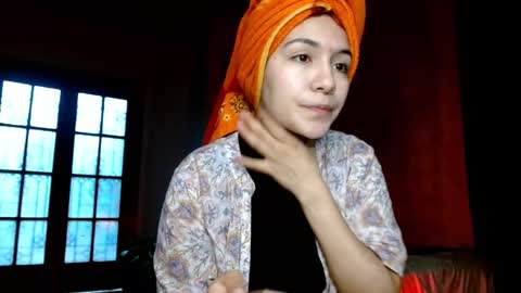 leonela  online show from 10.24.25