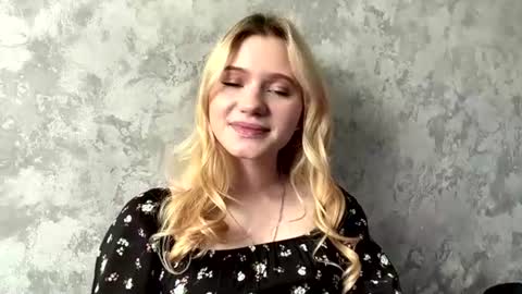 Mia online show from 07.05.26