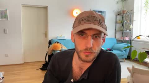 Leon online show from 04.21.26