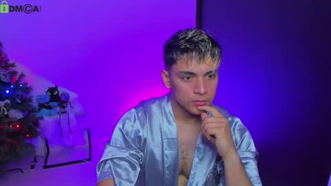 Snapshot of leotomodachi chatting on 12.21.24 Erosmoncheri online show from 12.21.24