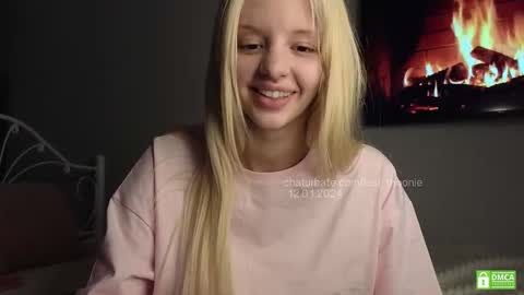 Snapshot of lesi_moonie chatting on 12.01.24 Lesi Join my fanclub before use my fanmenu online show from 12.01.24