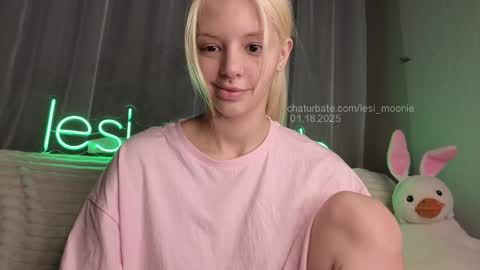 Snapshot of lesi_moonie chatting on 01.18.25 Lesi Join my fanclub before use my fanmenu online show from 01.18.25
