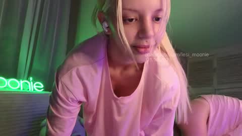 Snapshot of lesi_moonie chatting on 01.18.25 Lesi Join my fanclub before use my fanmenu online show from 01.18.25