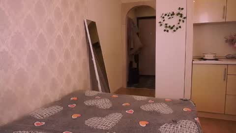 Snapshot of lesley_mil chatting on 11.30.25 Lesley online show from 11.30.25