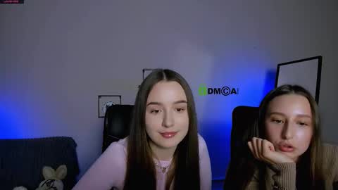 Snapshot of leslie_bird chatting on 09.30.25 leslie_bird online show from 09.30.25