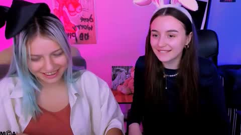 Snapshot of leslie_bird chatting on 10.09.25 leslie_bird online show from 10.09.25