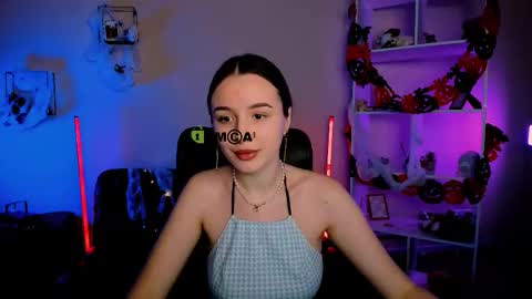 Snapshot of leslie_bird chatting on 10.24.25 leslie_bird online show from 10.24.25