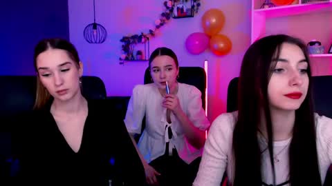 leslie_bird online show from 04.03.26