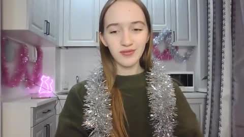 Snapshot of leslie_my_lovee chatting on 12.21.24  LESLIE   online show from 12.21.24