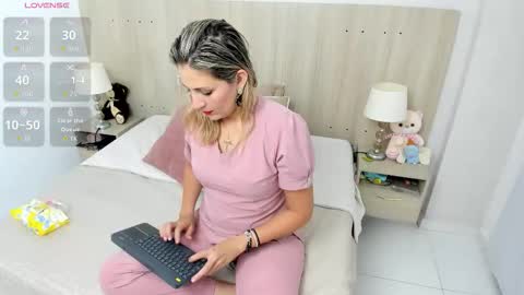 Lesly Santodomingo online show from 11.17.25