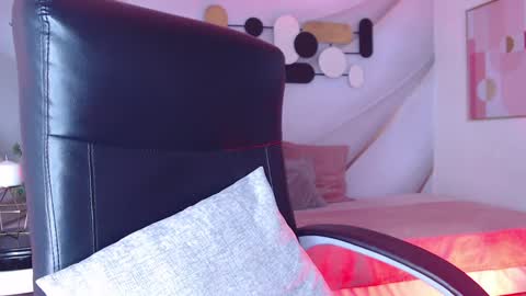 Less  online show from 12.03.24