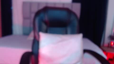 Less  online show from 02.02.25