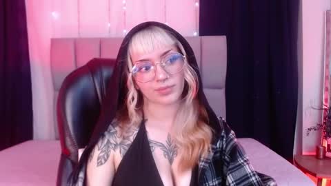 Less  online show from 02.05.25