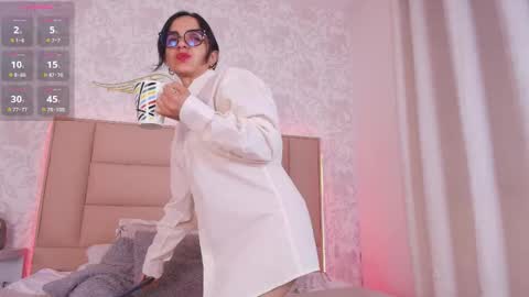 Leti White online show from 12.22.25