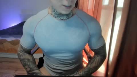 Snapshot of lewis_muscleee chatting on 04.12.26 blablablack online show from 04.12.26