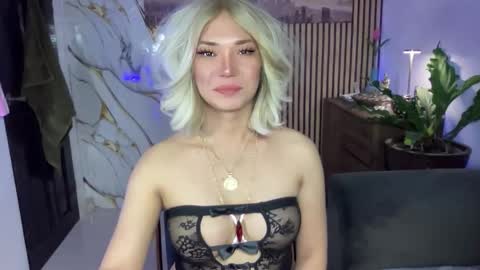 lexiesmith_ online show from 10.23.25