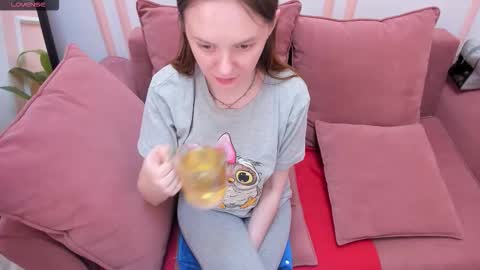 Snapshot of lexihoward chatting on 10.06.25 Lexi online show from 10.06.25