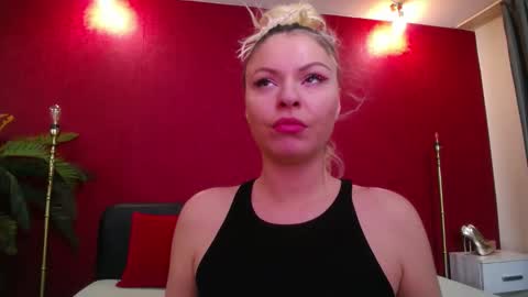 Snapshot of lexiladyx chatting on 02.18.25 lexiladyx online show from 02.18.25