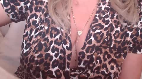 Snapshot of lexxa_blond chatting on 10.01.25 Hannah online show from 10.01.25