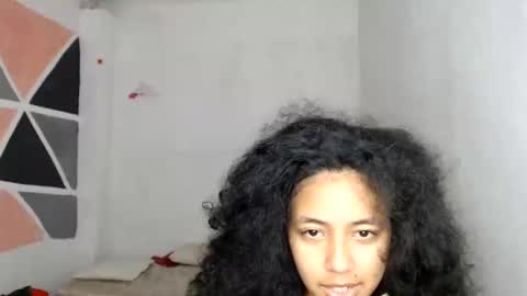 Snapshot of ley_blus1 chatting on 12.19.24 lolita online show from 12.19.24