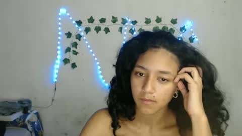 Snapshot of ley_blus1 chatting on 01.08.25 lolita online show from 01.08.25
