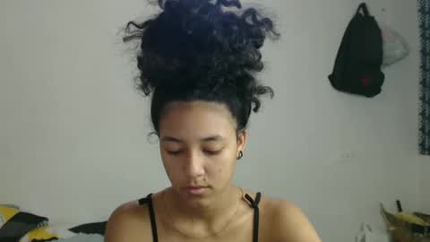 Snapshot of ley_blus1 chatting on 02.14.25 lolita online show from 02.14.25