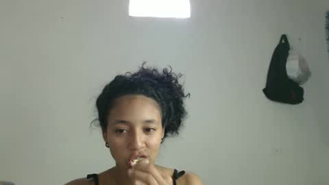 Snapshot of ley_blus1 chatting on 02.25.25 lolita online show from 02.25.25