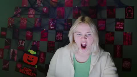 Leyla online show from 10.07.25