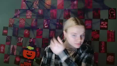 Leyla online show from 10.14.25